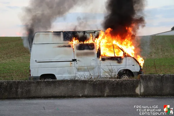 Übung Fahrzeugbrände