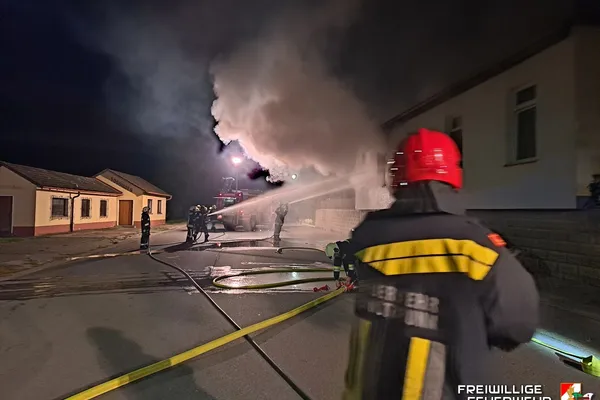 Zimmerbrand mit Menschenrettung