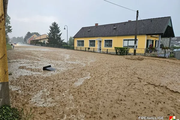 Hochwasser nach Unwetter in Gebmanns