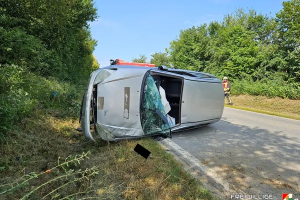 Menschenrettung nach Fahrzeugüberschlag