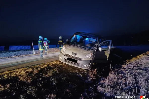 PKW Bergung auf der L3086 vor Klement