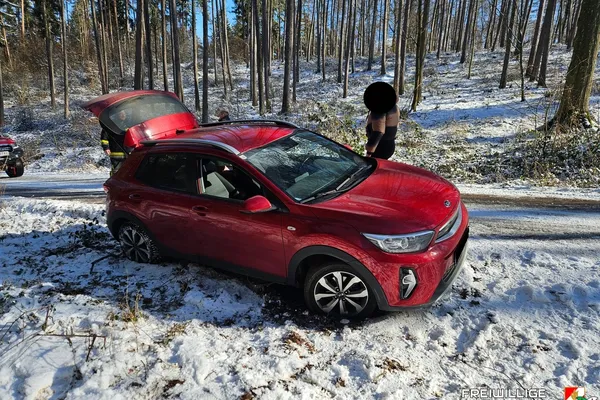 PKW-Bergung mitten im Wald