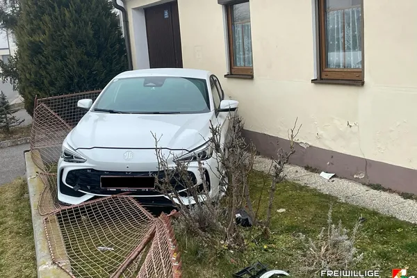 PKW-Bergung aus Vorgarten