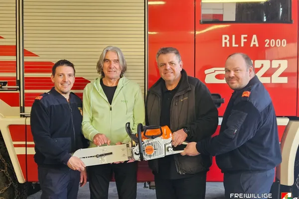 Übergabe der neuen Rettungssäge