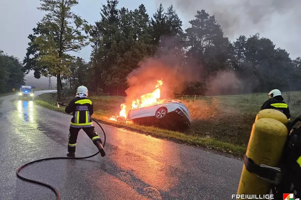 Fahrzeugbrand auf der Landesstraße Richtung Klement