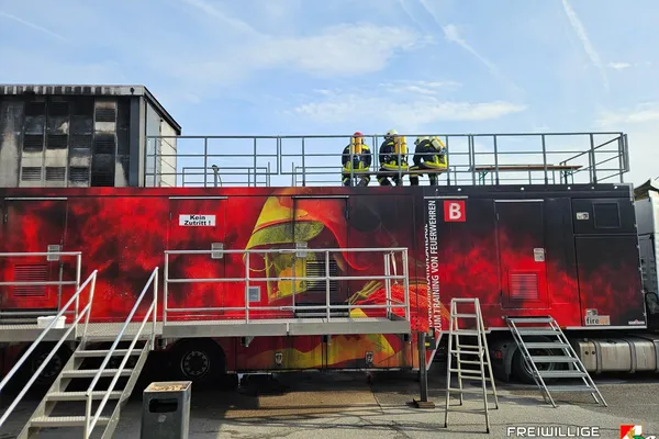 Heißausbildung im Brandcontainer
