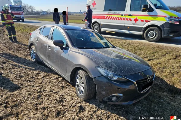 PKW aus Feld geborgen