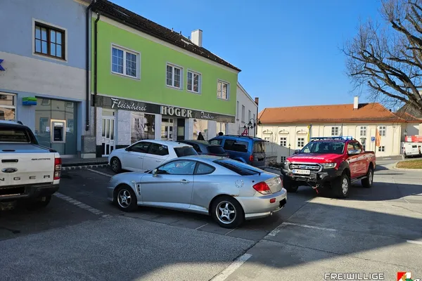 Ungewöhnliche Fahrzeugbergung am Hauptplatz