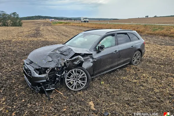 PKW nach Verkehrsunfall geborgen