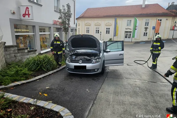 Entstehungsbrand bei PKW am Hauptplatz